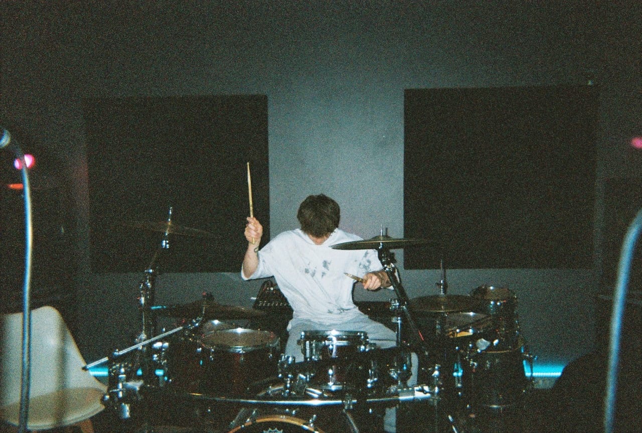 Charlie Føster behind the drum kit